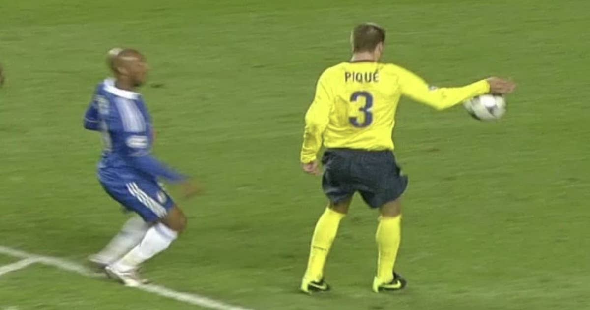 لمسة يد جيرارد بيكيه في مباراة برشلونة وتشيلسي غير المحتسبة ركلة جزاء عام 2009
