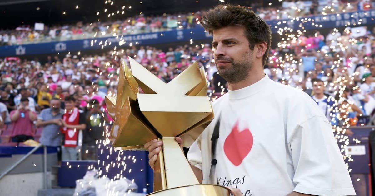 جيرارد بيكيه يقدم كأس العالم لدوري الملوك 2025